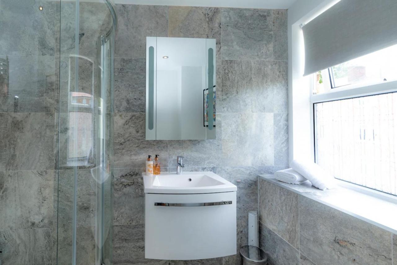 Park Crescent Apartment *